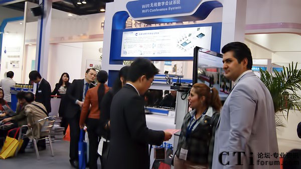 國(guó)內(nèi)外客商展會(huì)現(xiàn)場(chǎng)咨詢(xún)和洽談