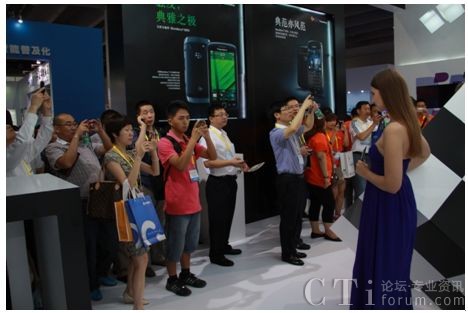 RIM公司的BlackBerry 9930智能手機(jī)